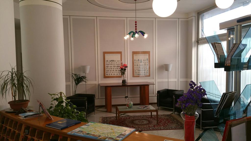 Domus Hotel Alessandria Bagian luar foto