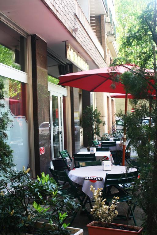 Domus Hotel Alessandria Bagian luar foto