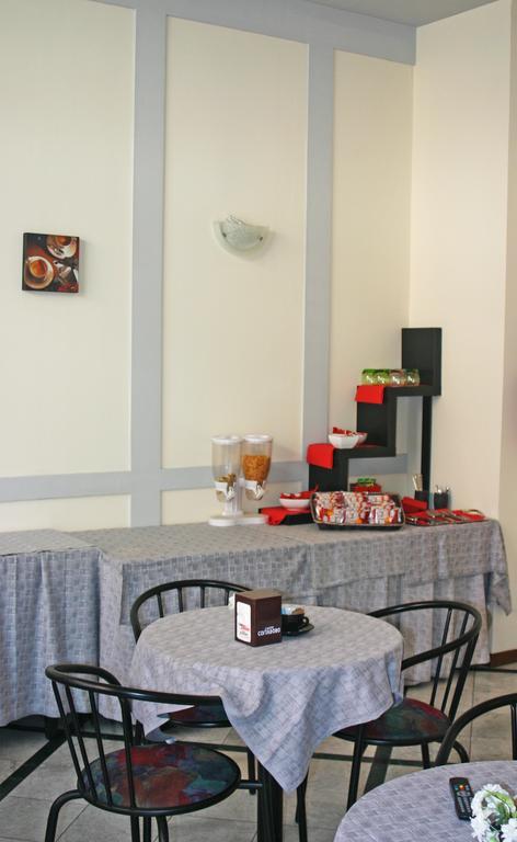 Domus Hotel Alessandria Bagian luar foto