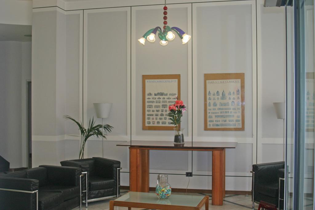 Domus Hotel Alessandria Bagian luar foto