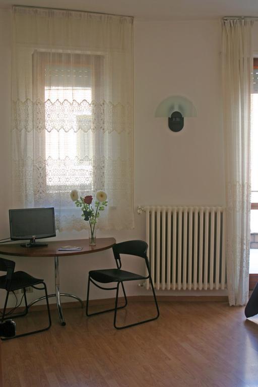 Domus Hotel Alessandria Bagian luar foto