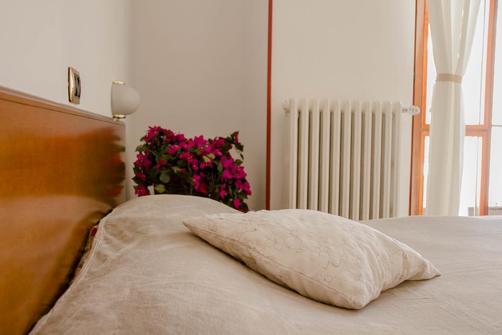 Domus Hotel Alessandria Bagian luar foto