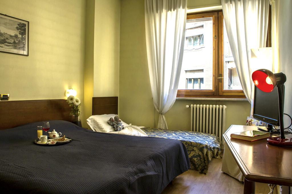 Domus Hotel Alessandria Bagian luar foto