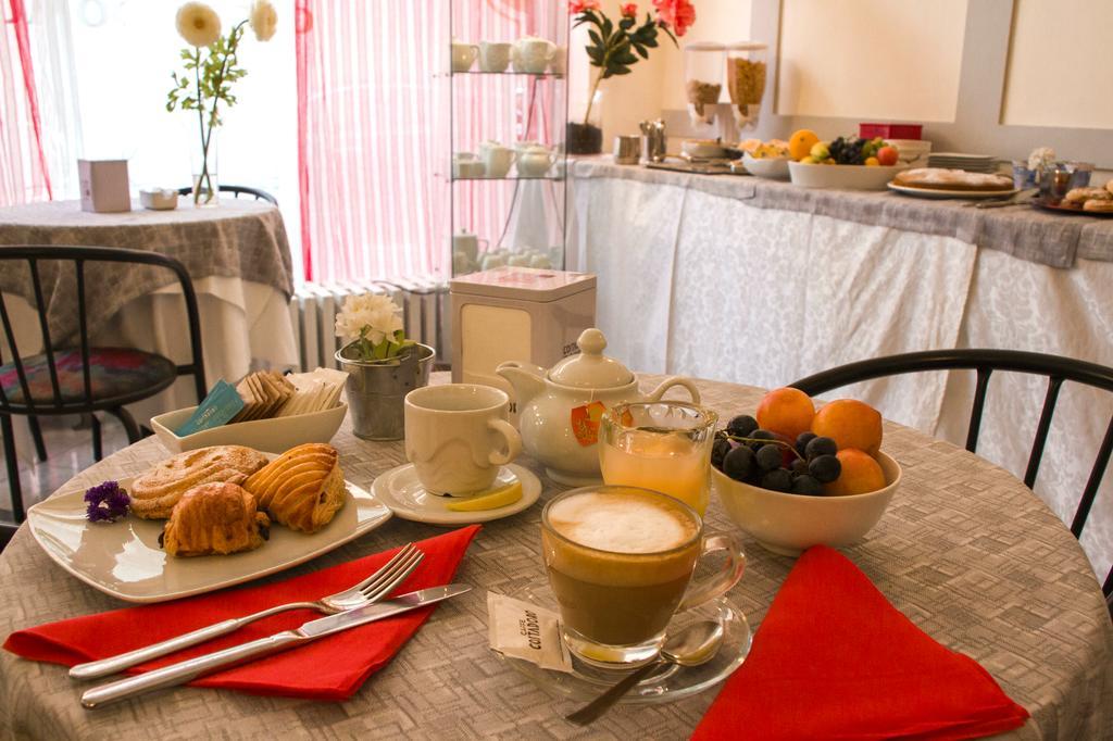 Domus Hotel Alessandria Bagian luar foto
