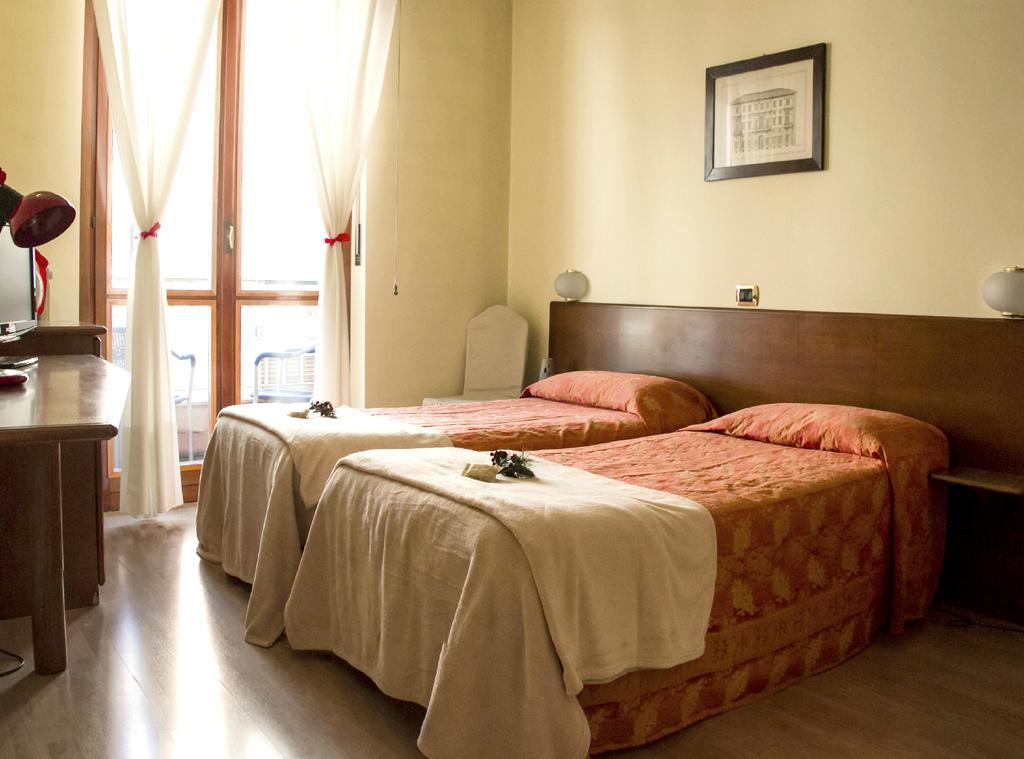 Domus Hotel Alessandria Bagian luar foto