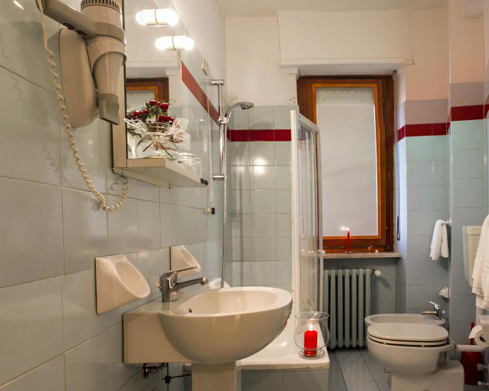 Domus Hotel Alessandria Bagian luar foto