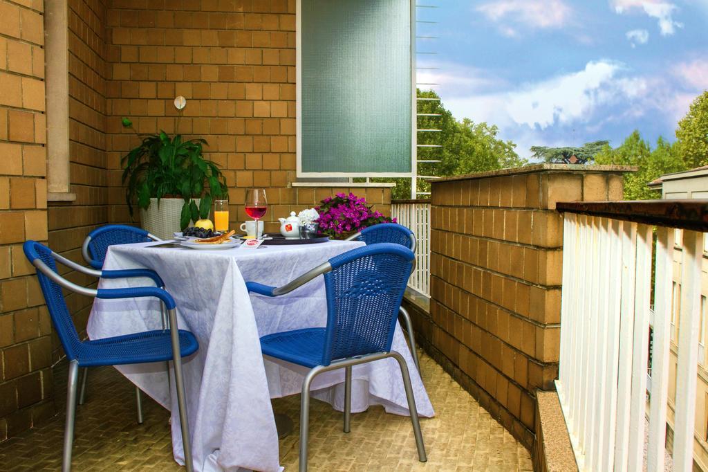 Domus Hotel Alessandria Bagian luar foto