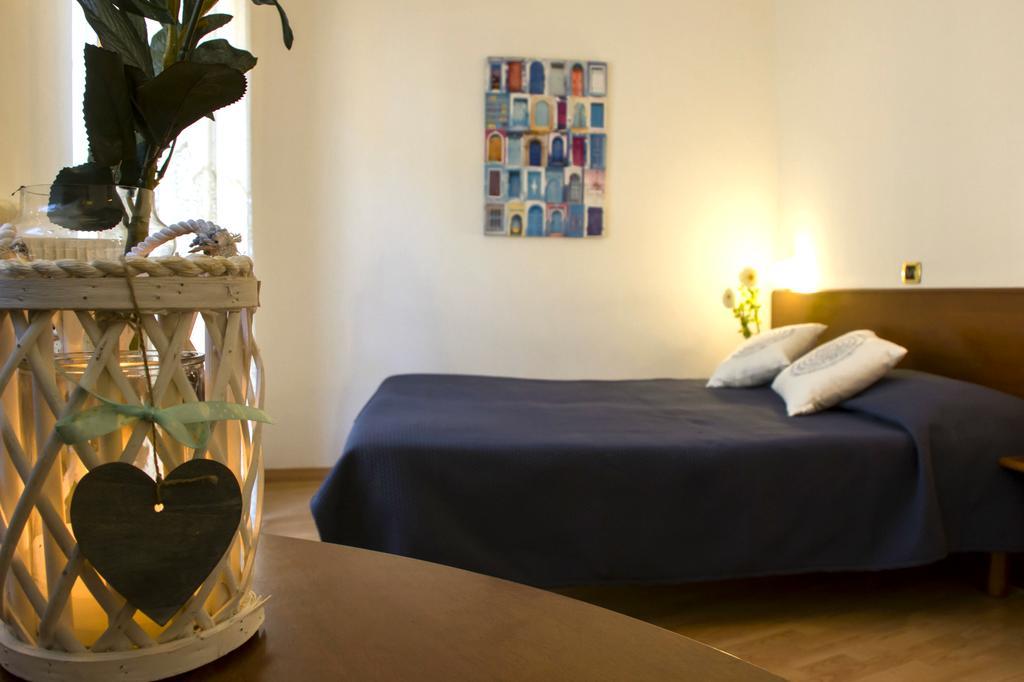 Domus Hotel Alessandria Bagian luar foto