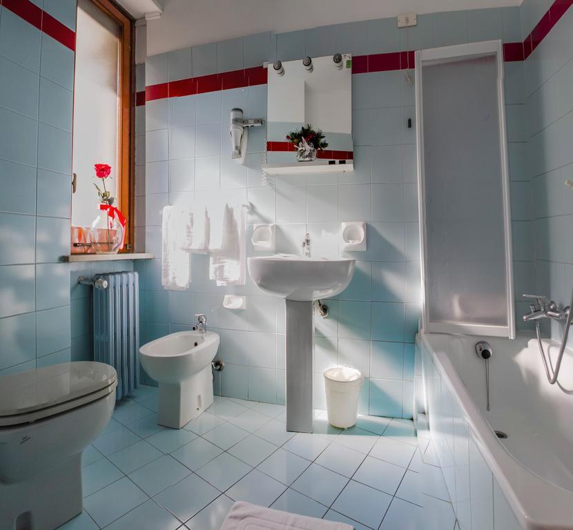 Domus Hotel Alessandria Bagian luar foto