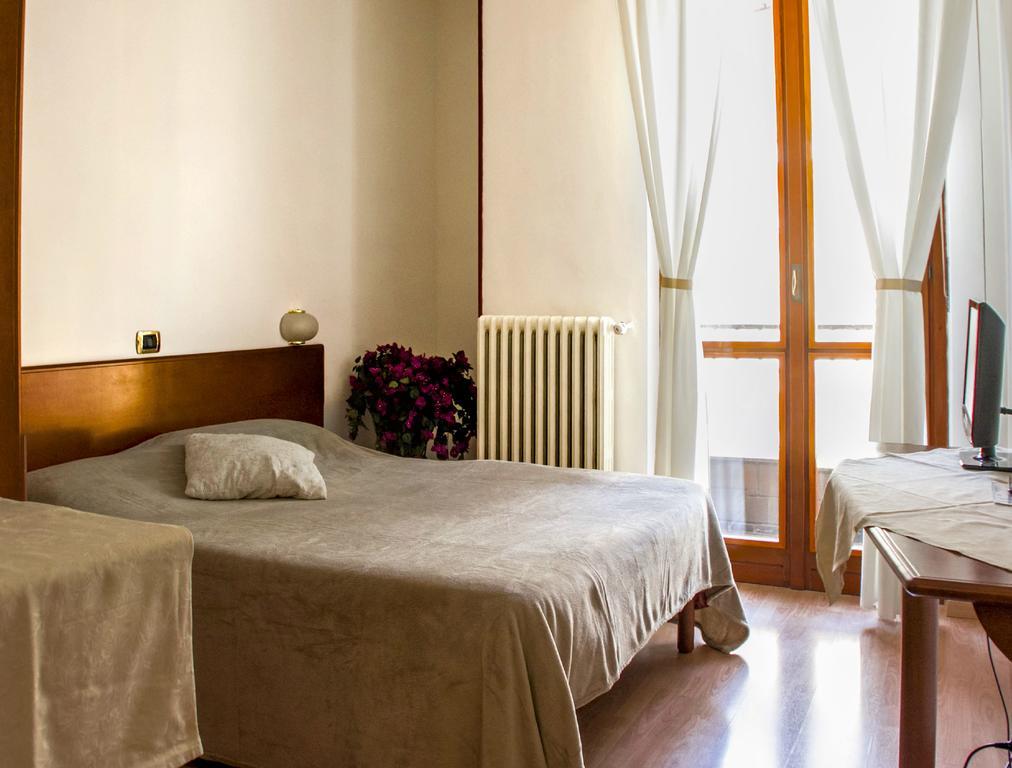 Domus Hotel Alessandria Bagian luar foto