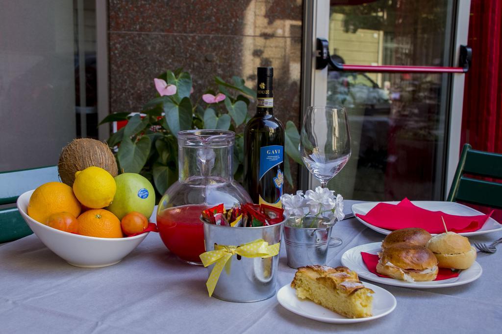 Domus Hotel Alessandria Bagian luar foto