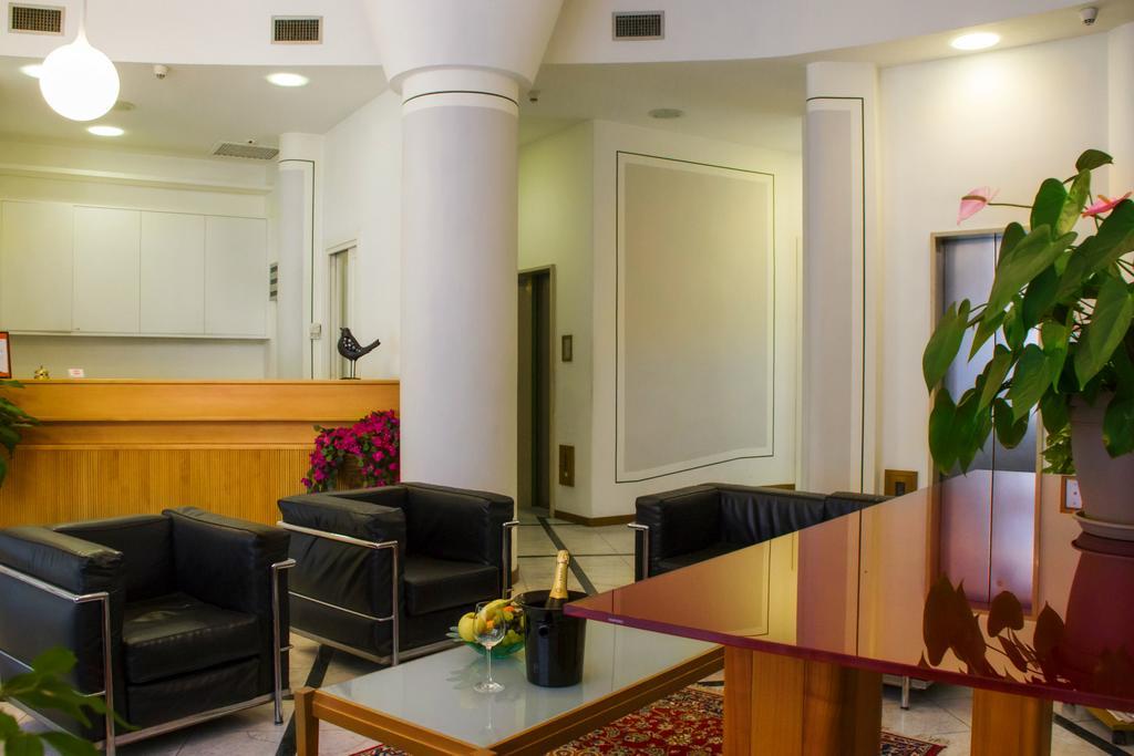 Domus Hotel Alessandria Bagian luar foto