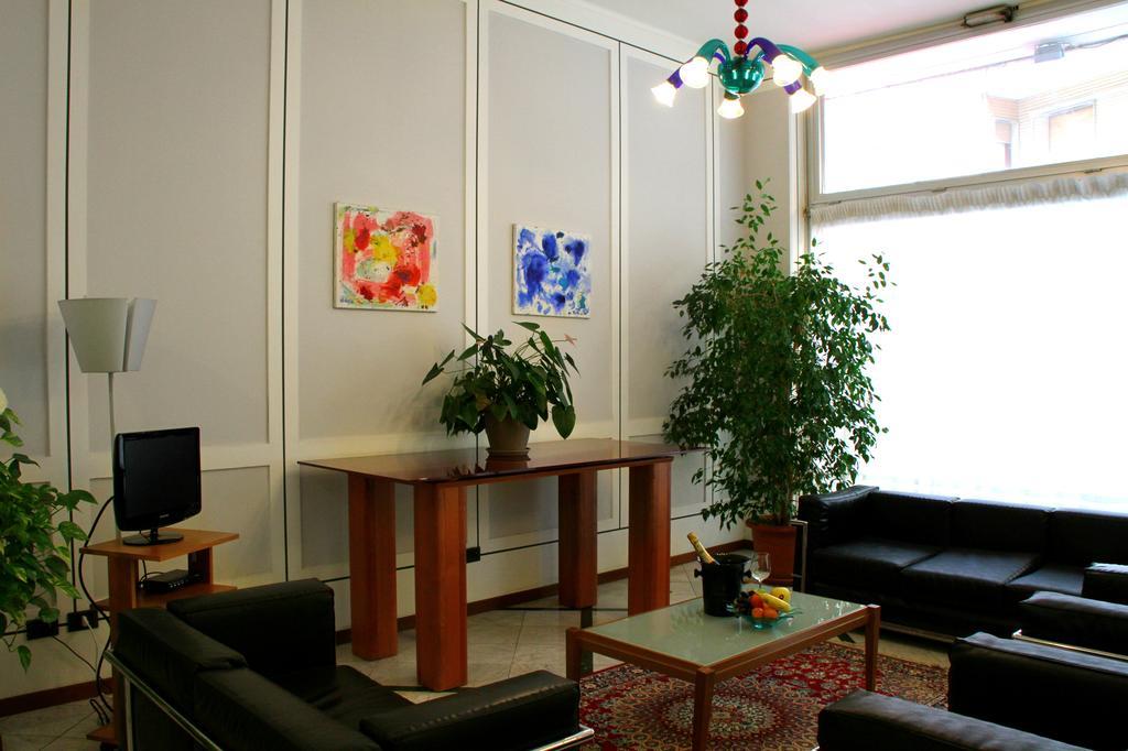 Domus Hotel Alessandria Bagian luar foto